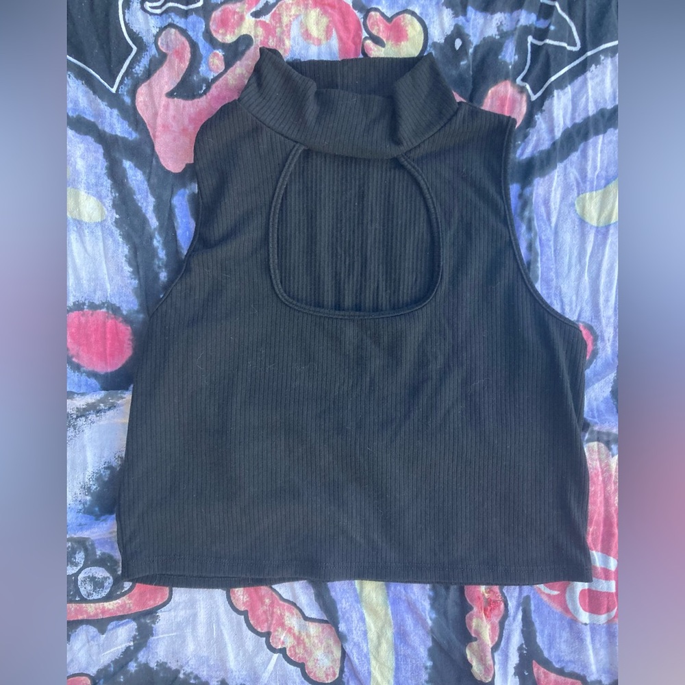 Keyhole top